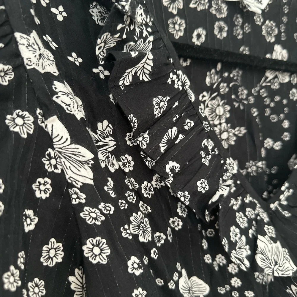 Walter Baker floral black and white blouse with cute tie sleeves - Picture 4 of 6